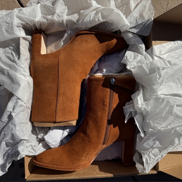 REFORMATION #reformation GILLIAN ANKLE BOOT RUM SUEDE NWT SZ 7 CLASSIC - Picture 1 of 7